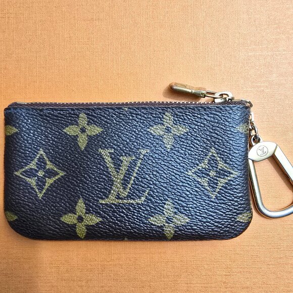 Louis Vuitton Monogram Key Pouch - Picture 4 of 7